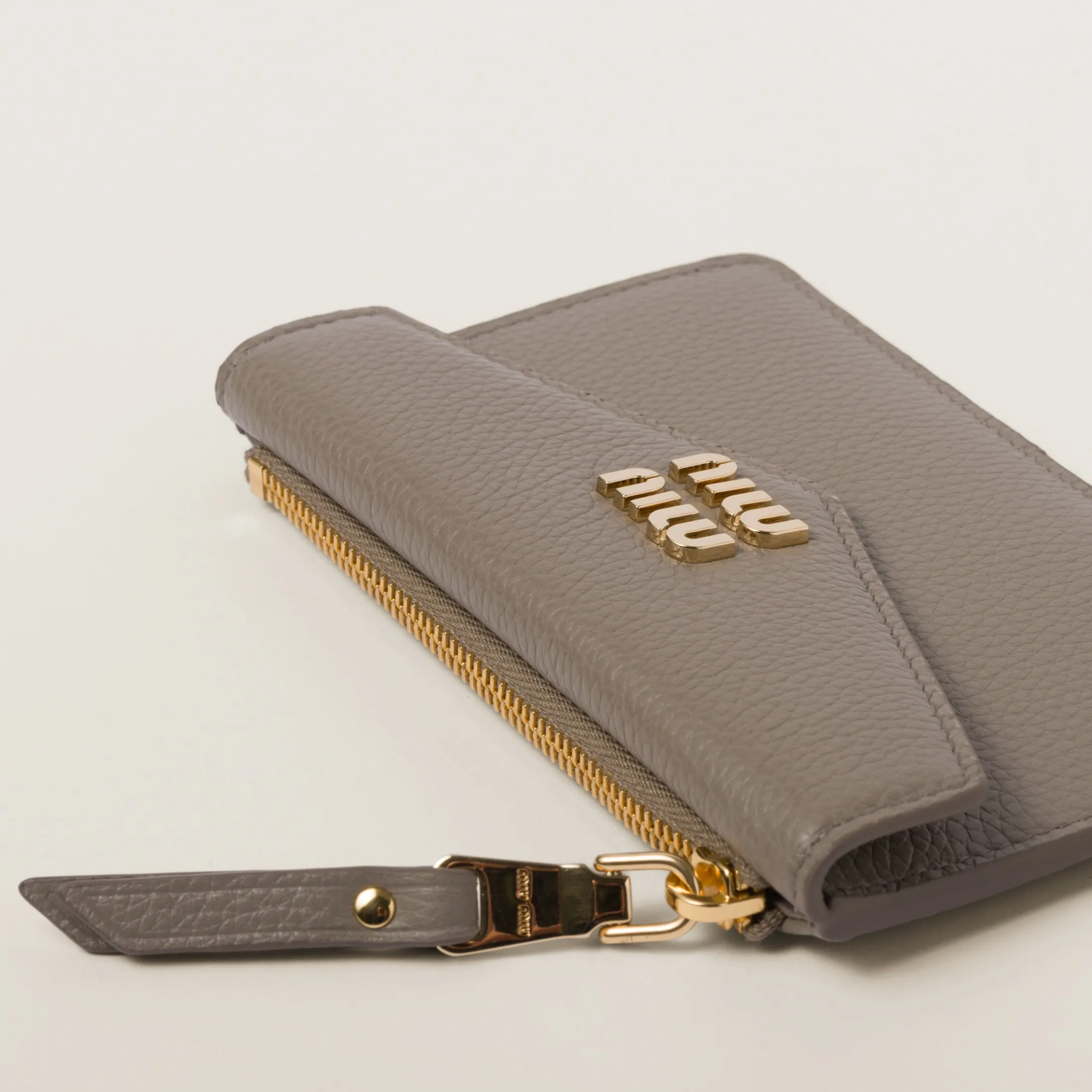 Clay Grey Leather Card Holder | Miu Miu